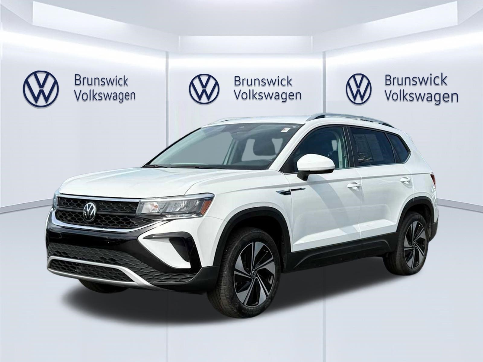 2024 Volkswagen Taos 1.5T SE 4Motion's photo