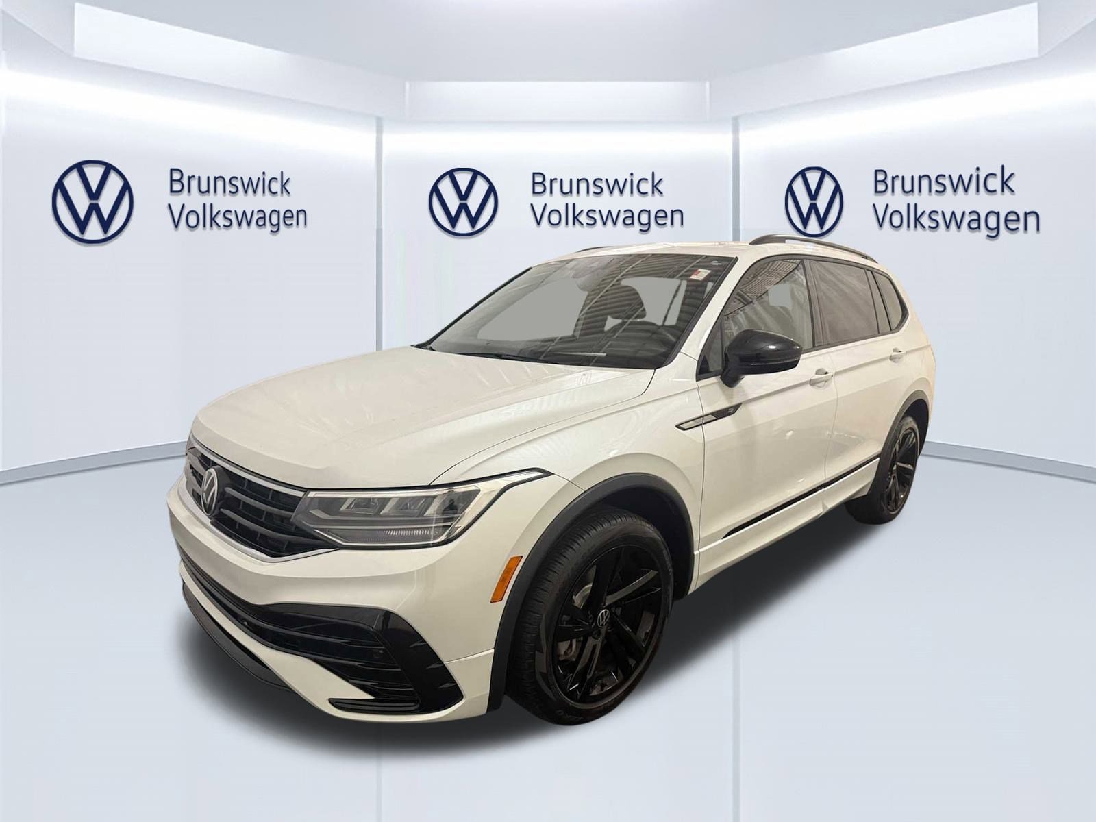 2023 Volkswagen Tiguan SE R-LINE BLACK