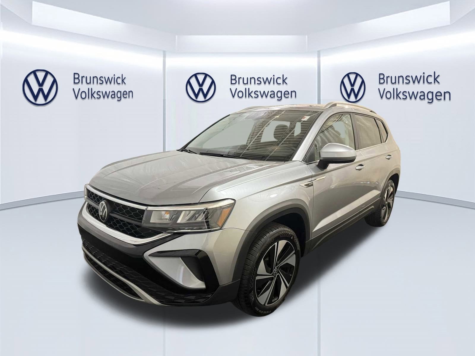 2024 Volkswagen Taos SE's photo