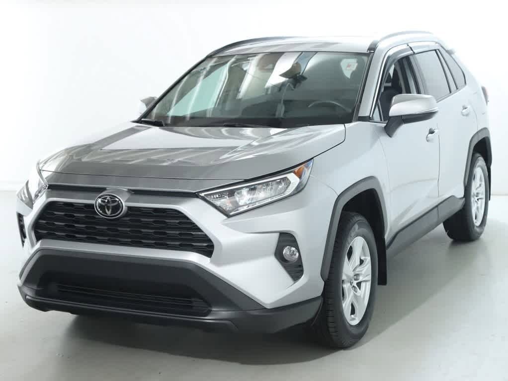 2020 Toyota RAV4 XLE photo 2