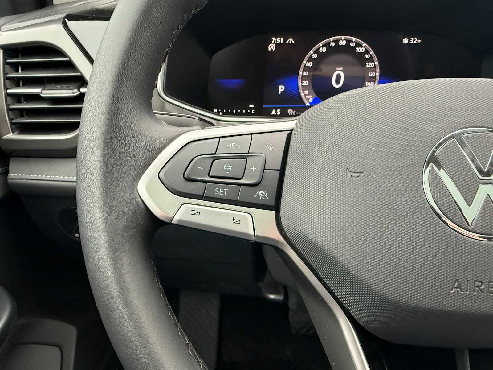 2026 Volkswagen Taos SE Black - Photo 12