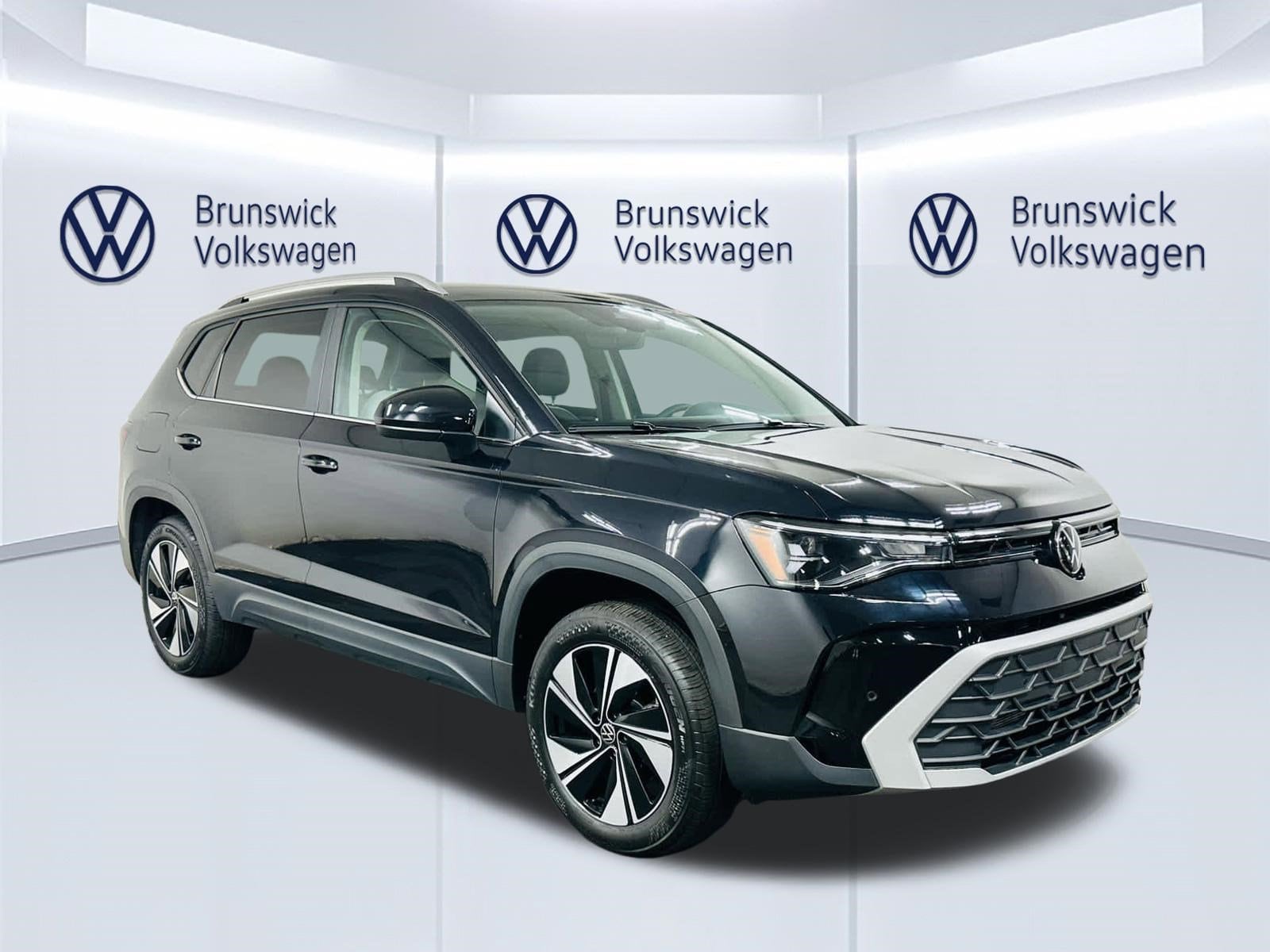 2025 Volkswagen Taos 1.5T SE 4Motion's photo