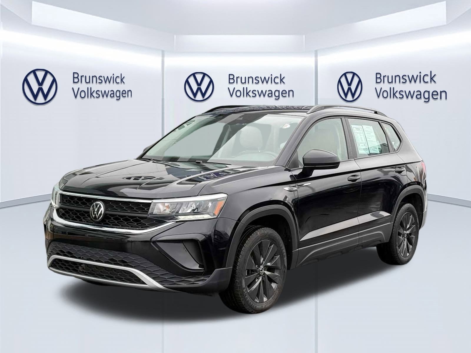 2023 Volkswagen Taos S's photo