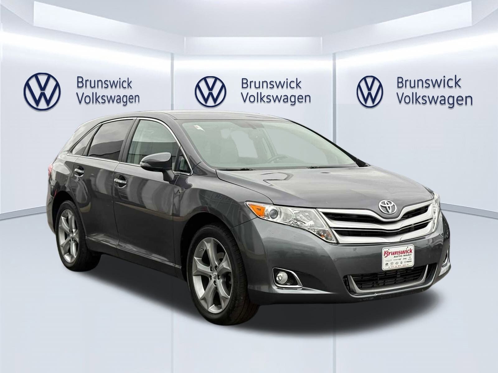 2015 Toyota Venza XLE photo 3