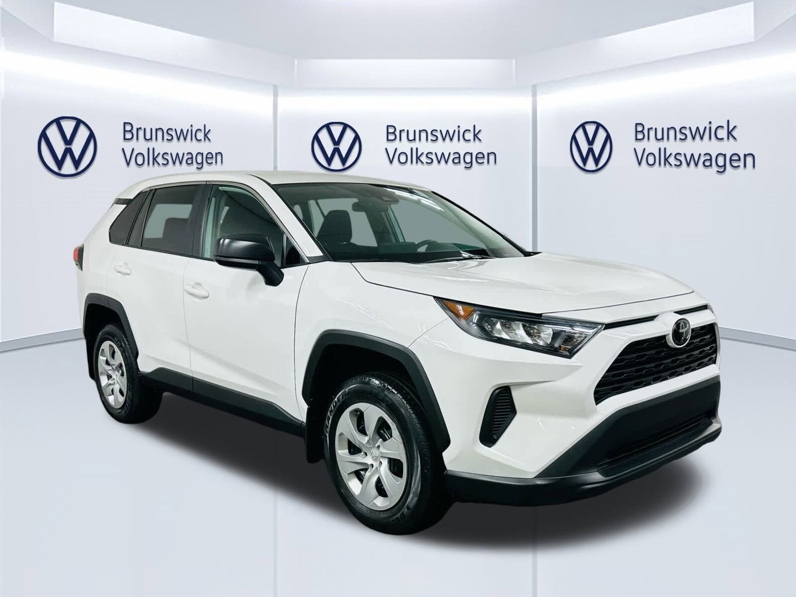 2022 Toyota RAV4 LE photo 3