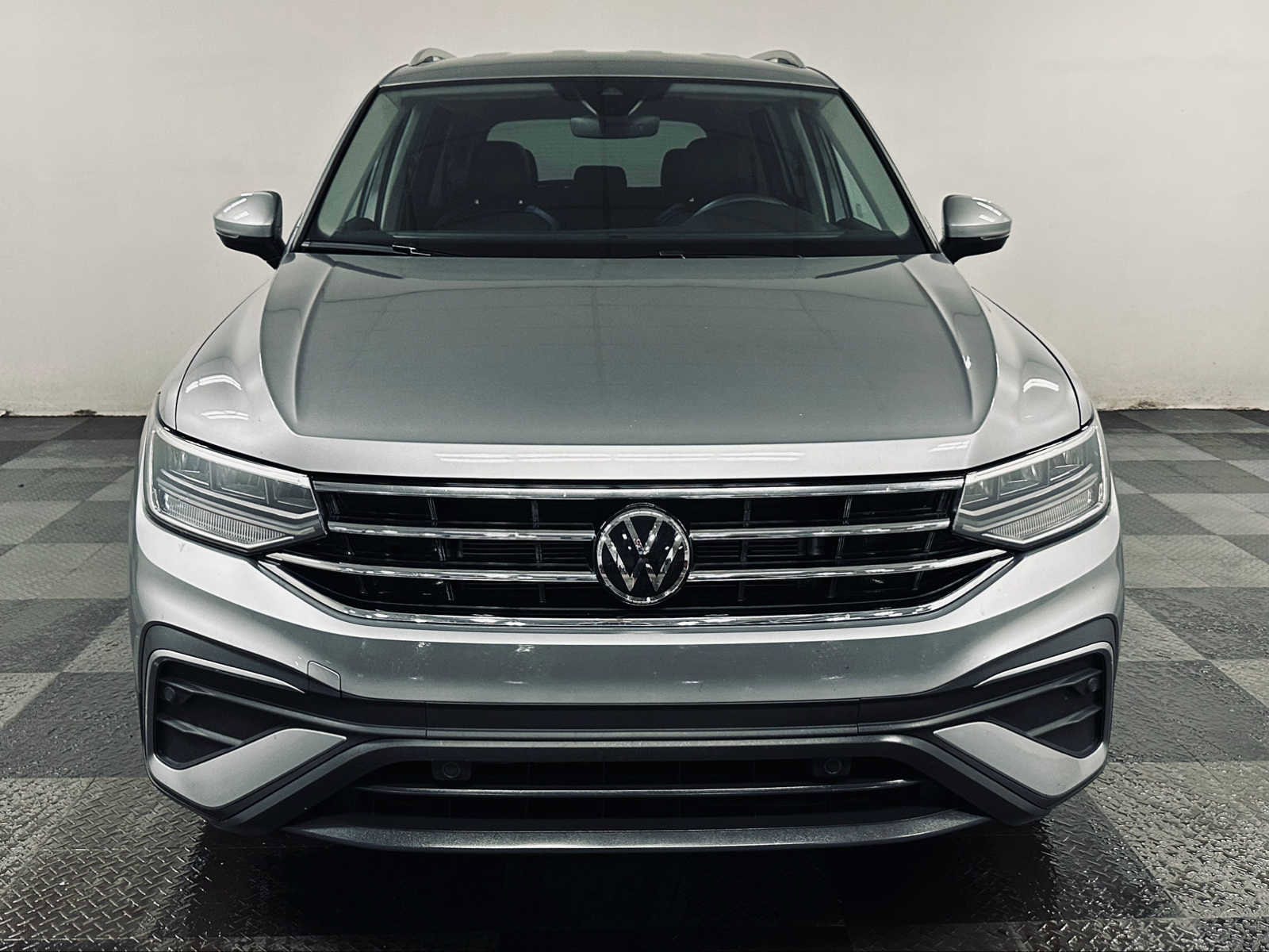 Used 2024 Volkswagen Tiguan SE with VIN 3VV2B7AX9RM043707 for sale in Brunswick, OH