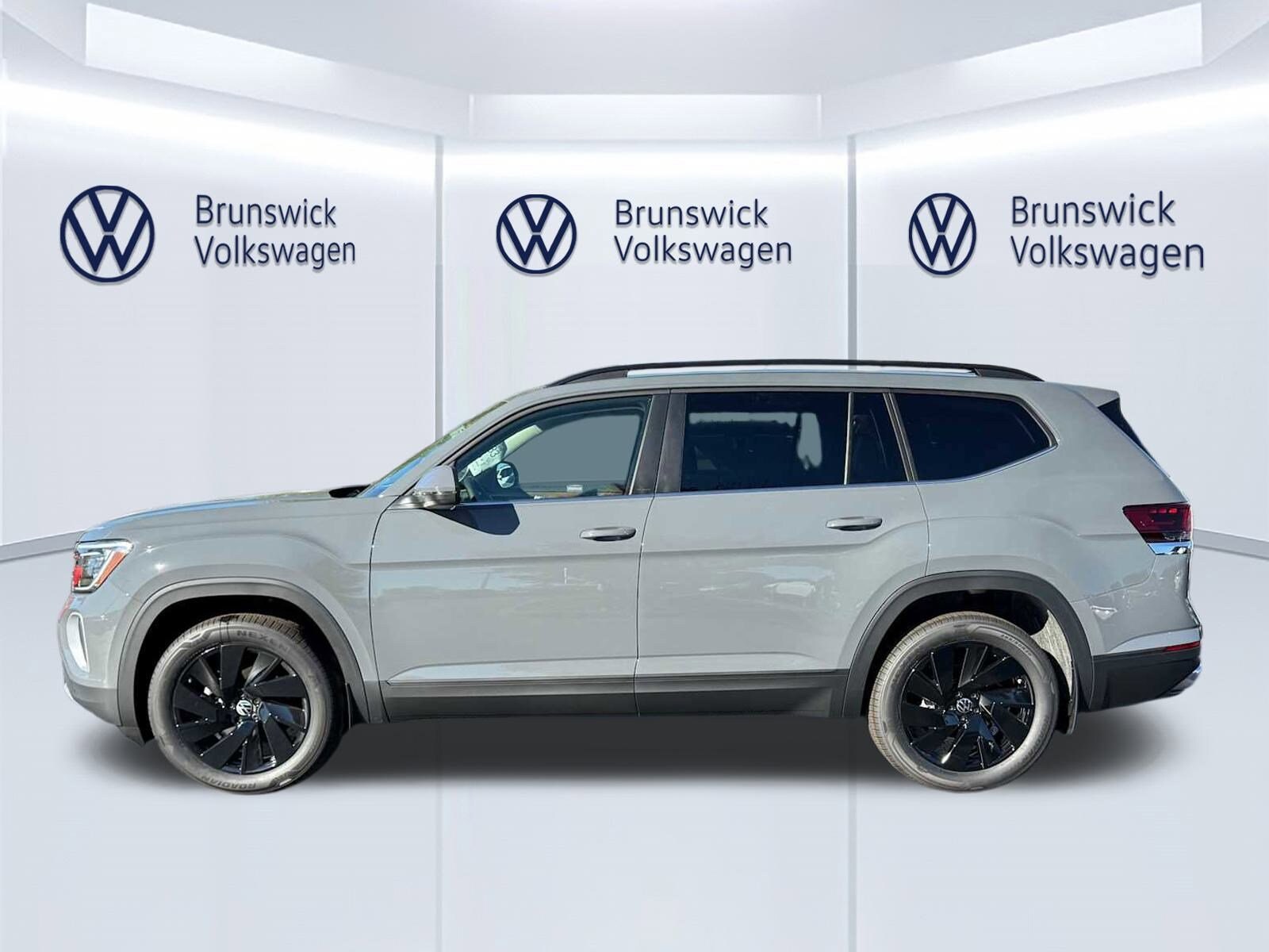 2026 Volkswagen Atlas SE Technology photo 2