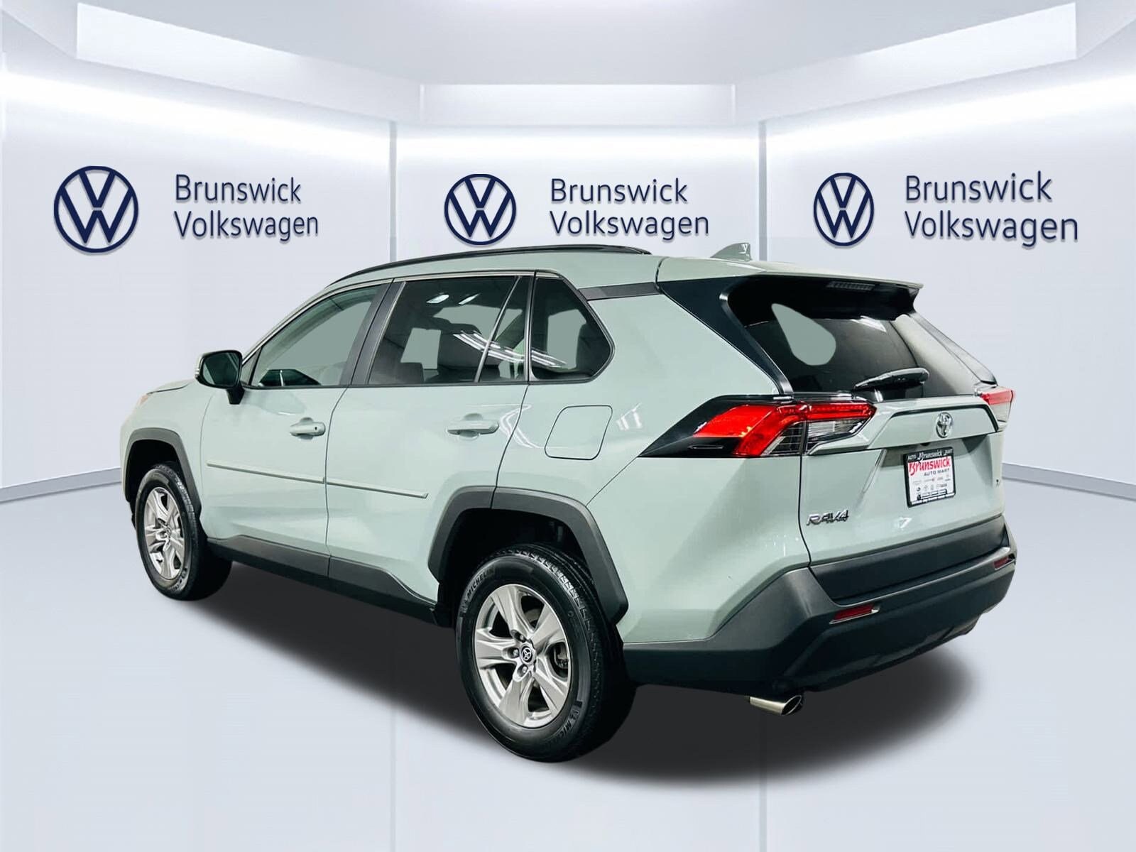 2023 Toyota RAV4 XLE photo 4