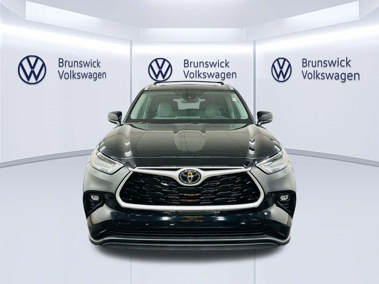 2022 Toyota Highlander XLE photo 2