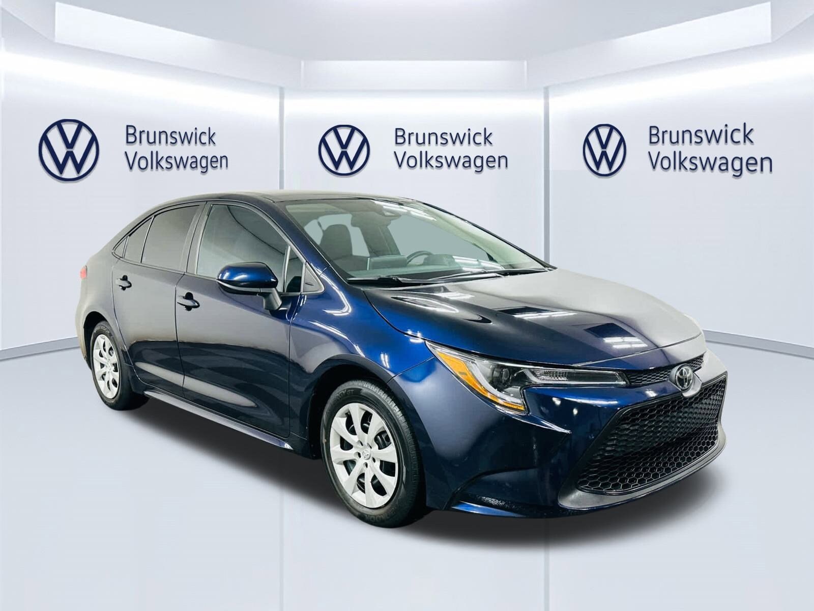 2021 Toyota Corolla LE photo 3