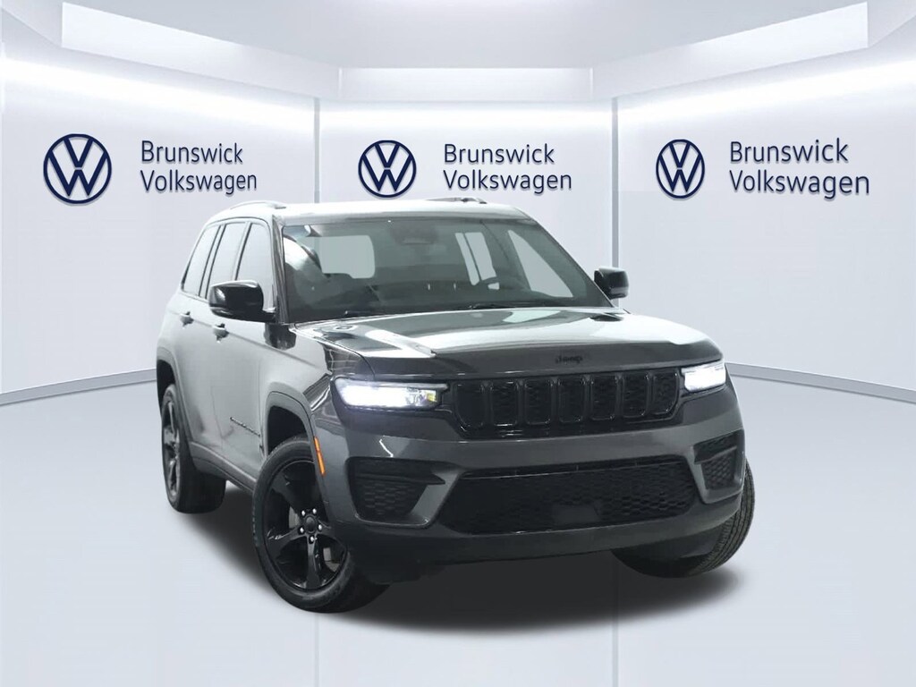 Used 2024 Jeep Grand Cherokee Laredo SUV