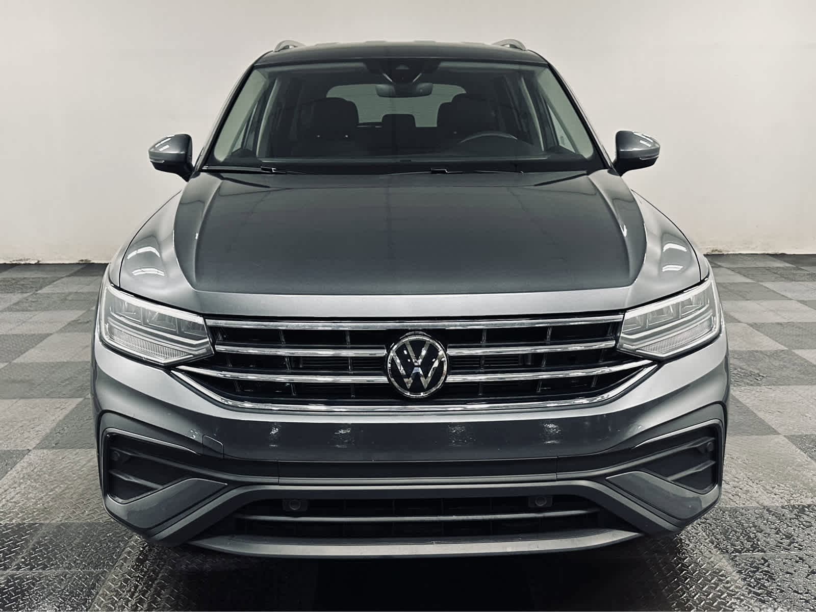 Used 2024 Volkswagen Tiguan SE with VIN 3VV2B7AX7RM047898 for sale in Brunswick, OH