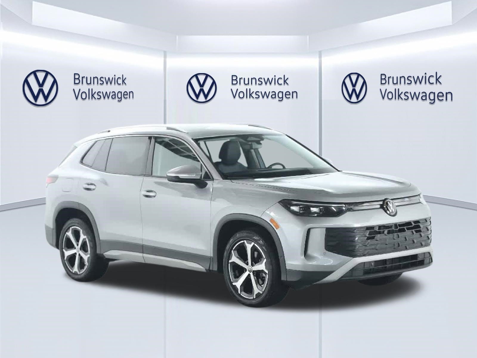 2025 Volkswagen Tiguan 2.0T SE's photo