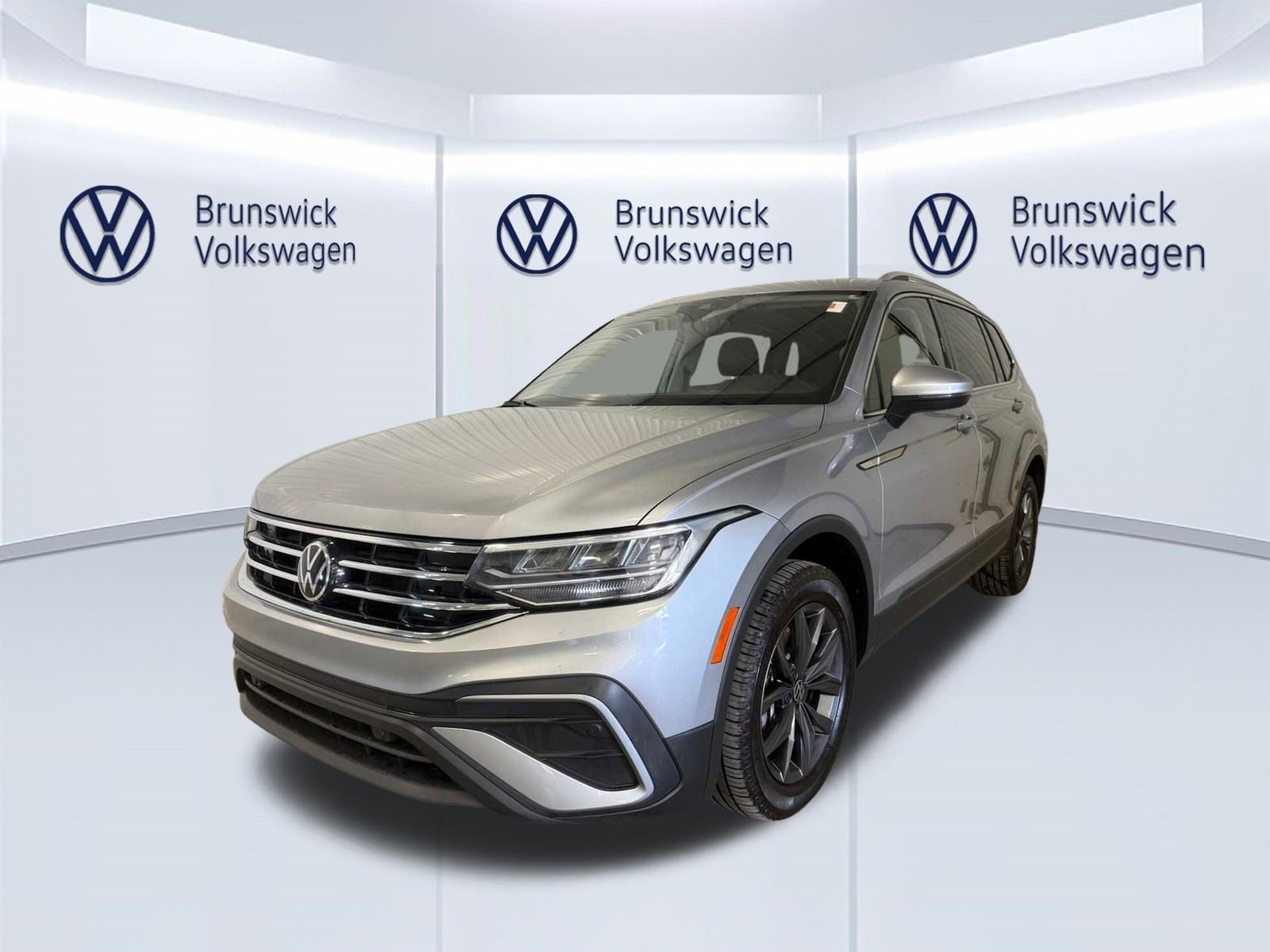 2022 Volkswagen Tiguan 2.0T SE 4Motion's photo