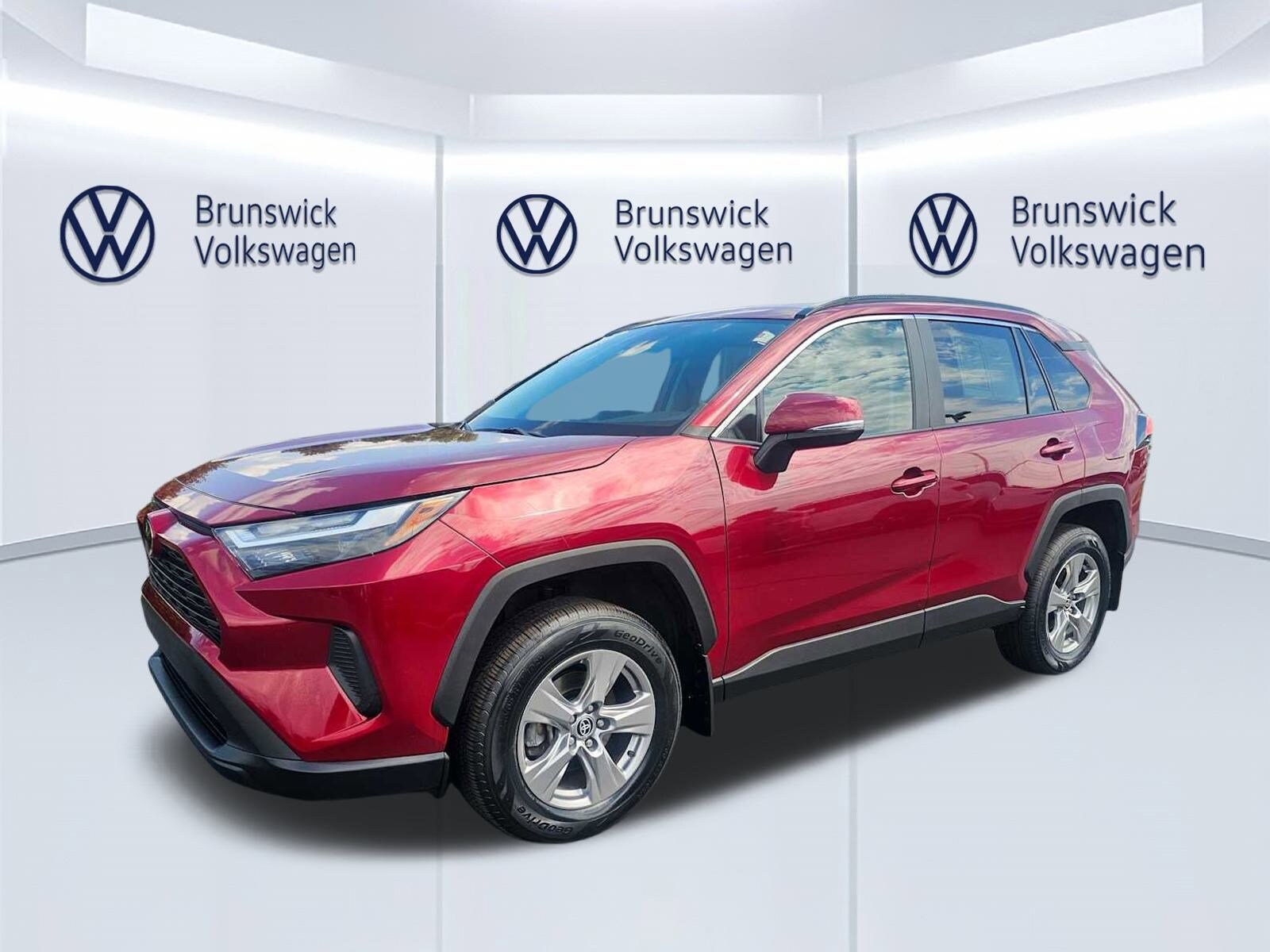 2022 Toyota RAV4 XLE photo 2