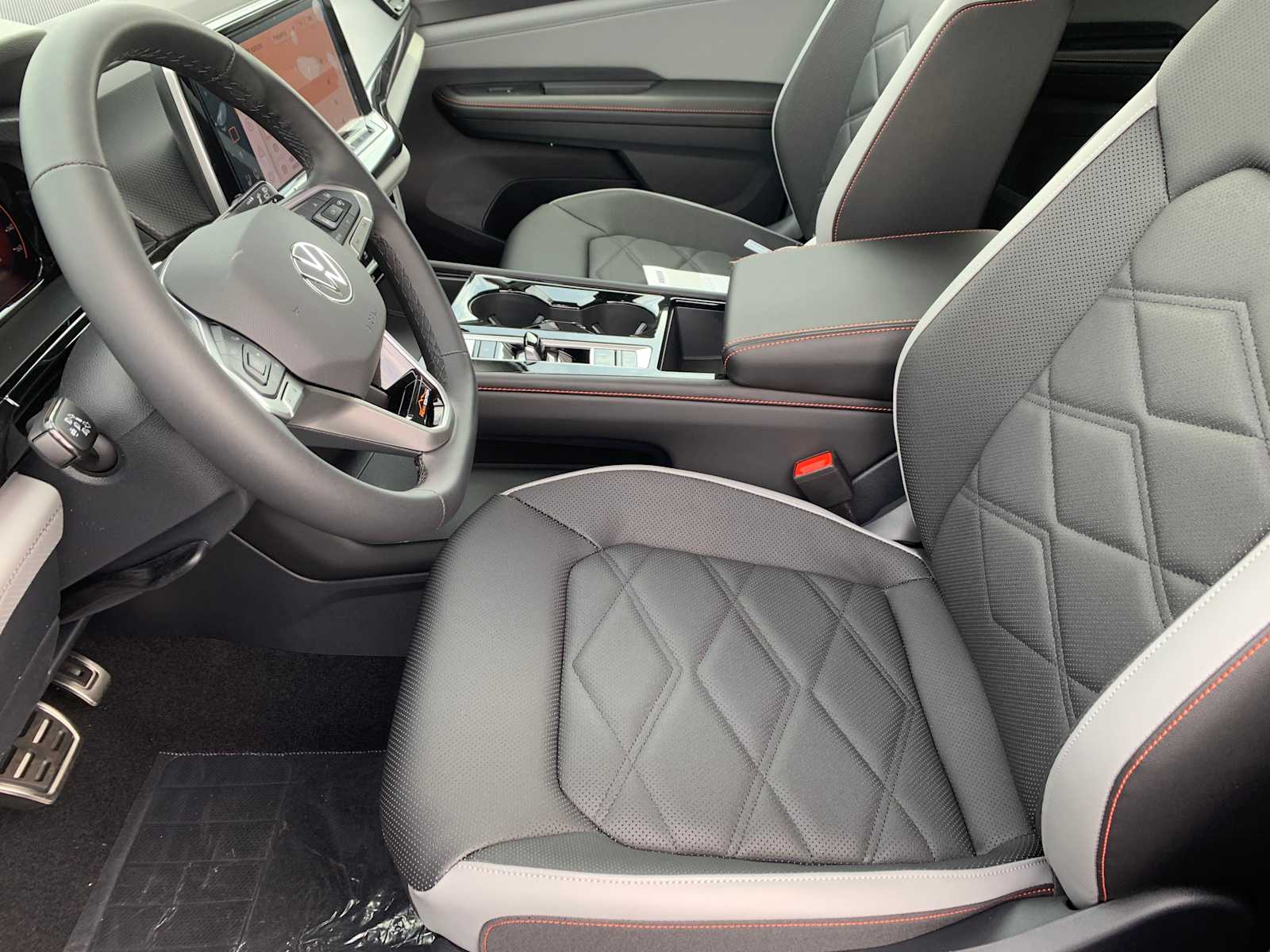 2025 Volkswagen Atlas Peak Edition SE photo 4