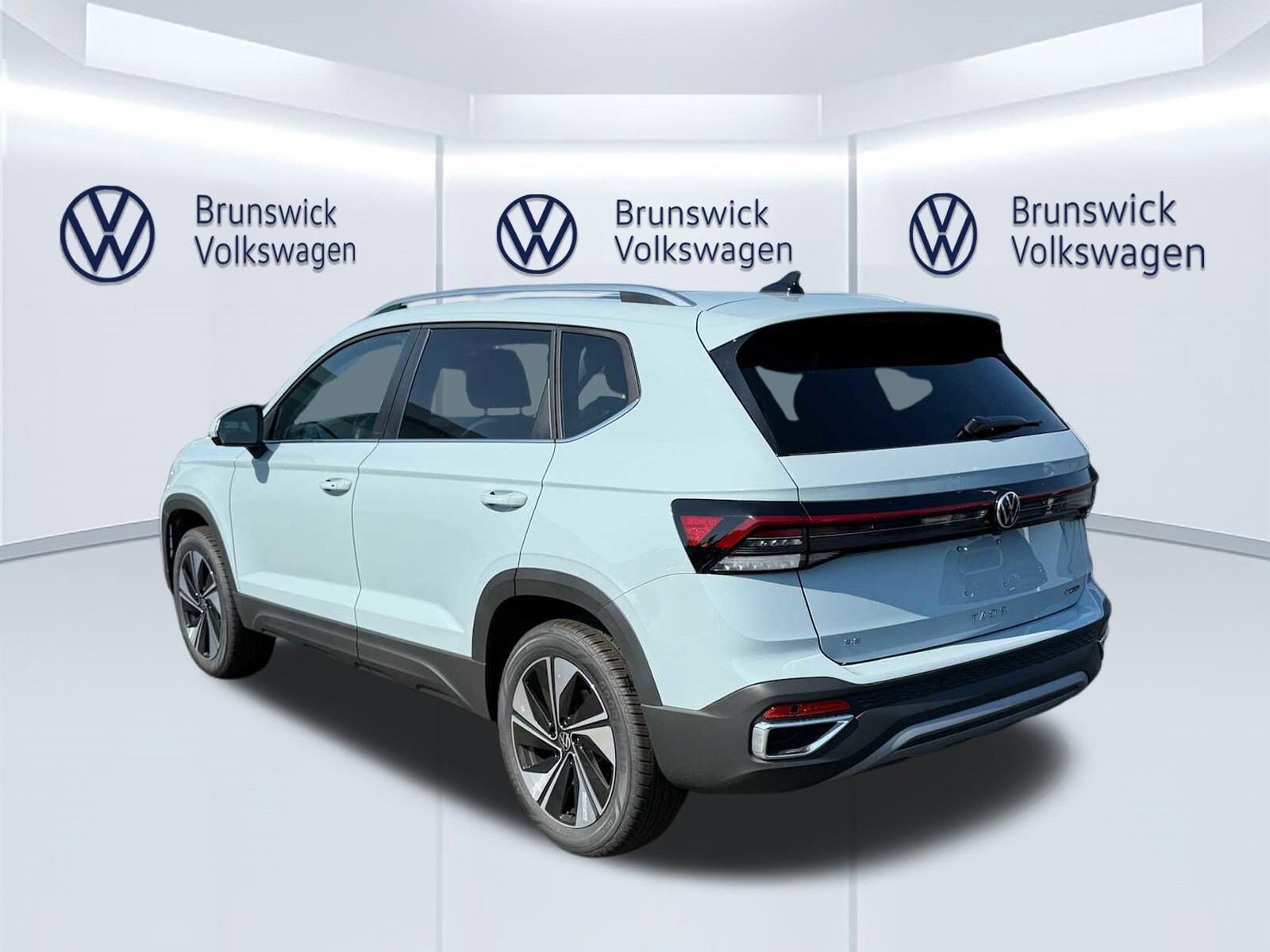 2025 Volkswagen Taos SE photo 2