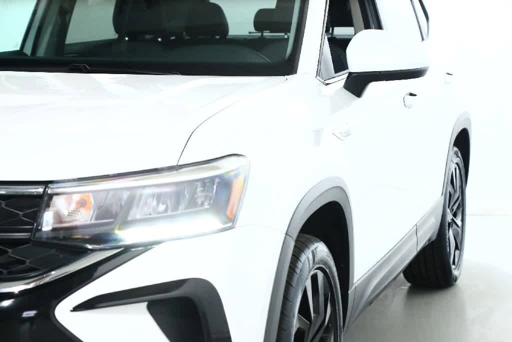 2022 Volkswagen Taos SE photo 4