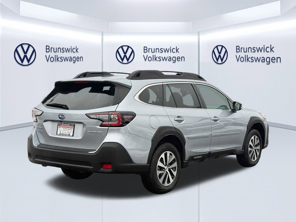 Used 2025 Subaru Outback Premium SUV