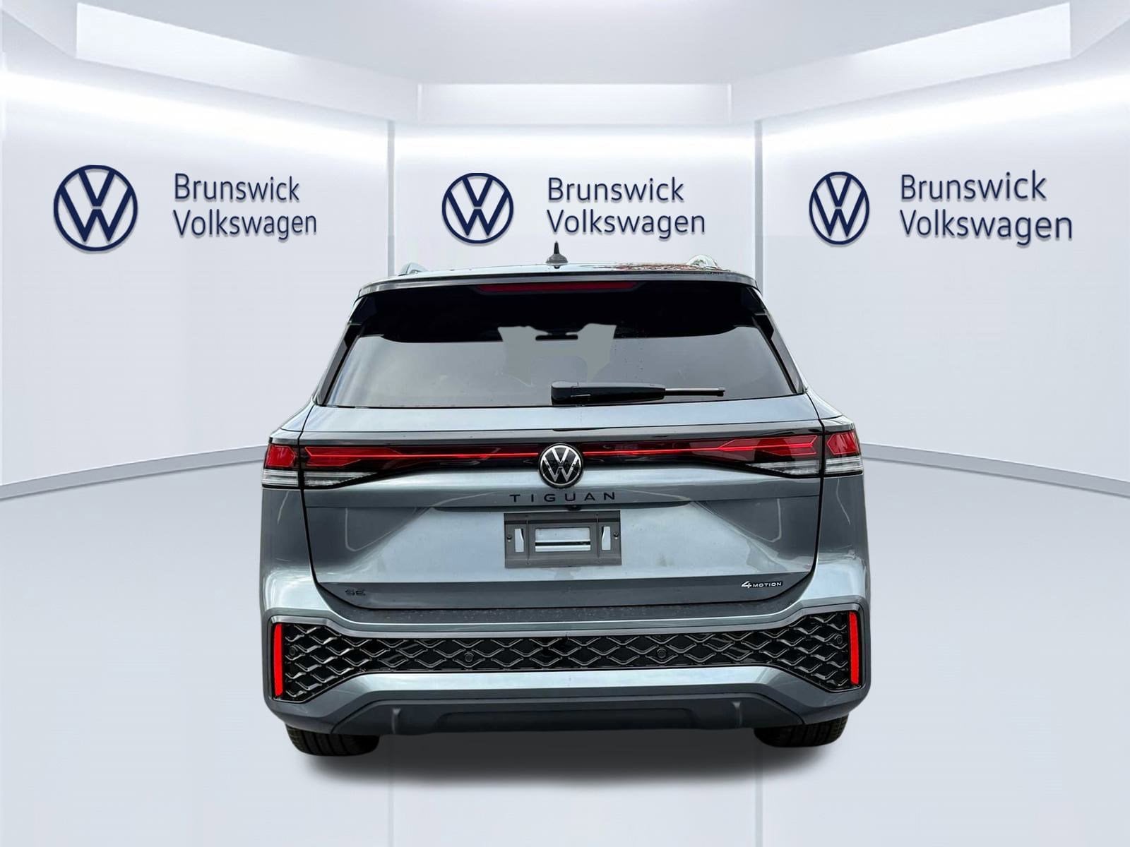 2026 Volkswagen Tiguan SE R-LINE BLACK - Photo 4