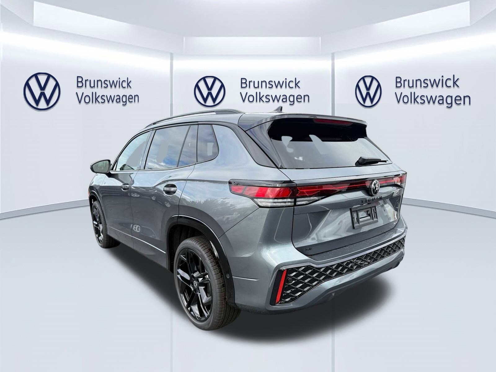 2026 Volkswagen Tiguan SE R-Line Black photo 2