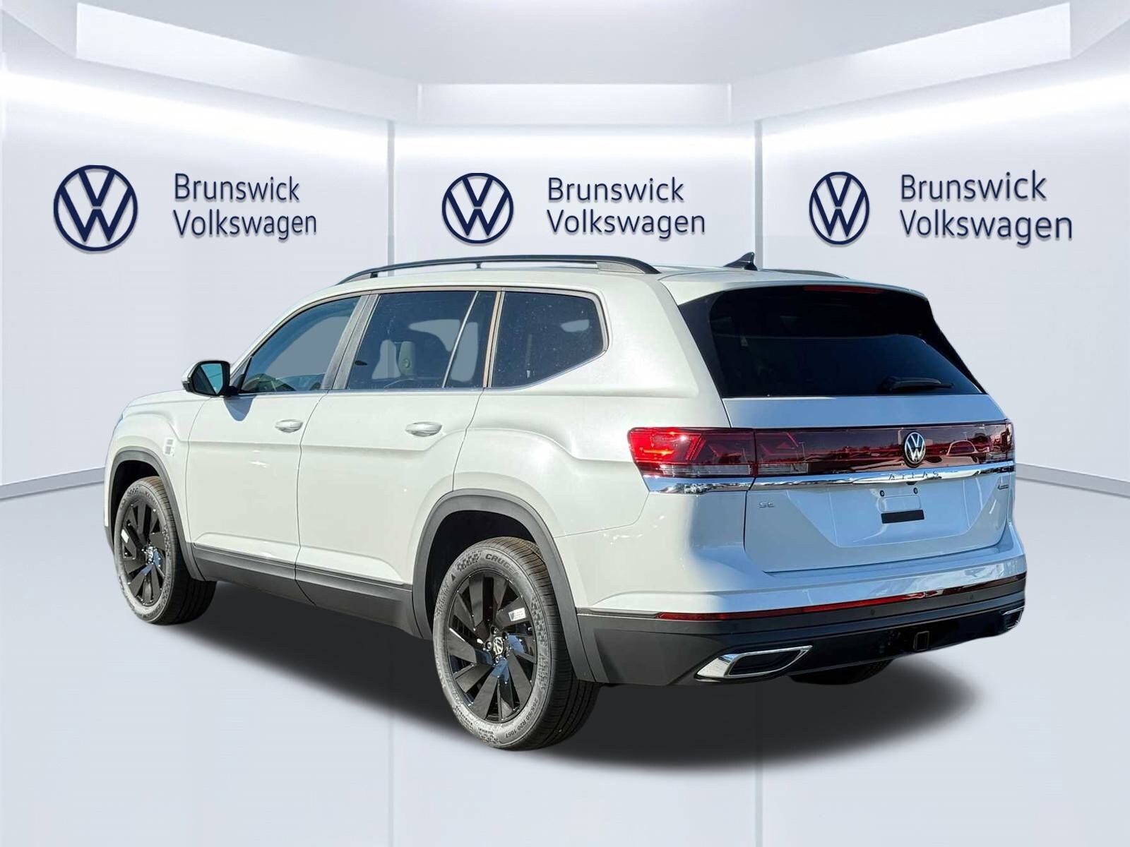 2026 Volkswagen Atlas SE Technology photo 3