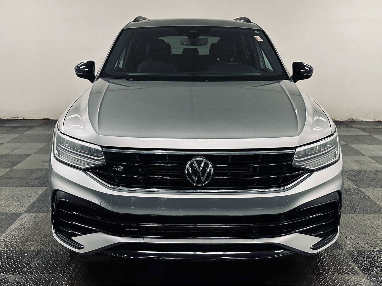 Used 2022 Volkswagen Tiguan SE R-LINE BLACK with VIN 3VV8B7AX8NM095673 for sale in Brunswick, OH