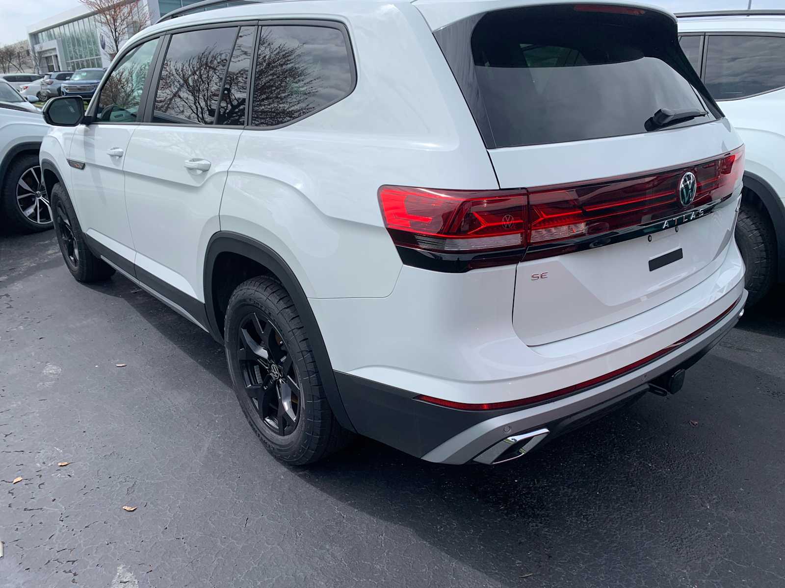 2025 Volkswagen Atlas Peak Edition SE photo 3