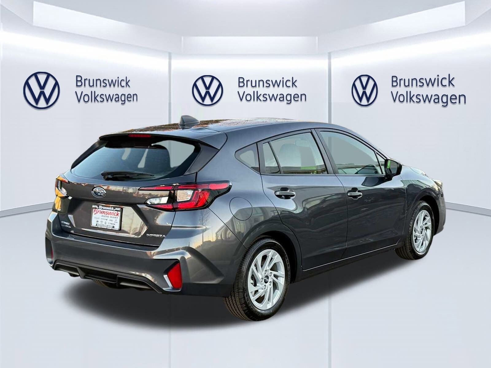 2025 Subaru Impreza Base photo 3