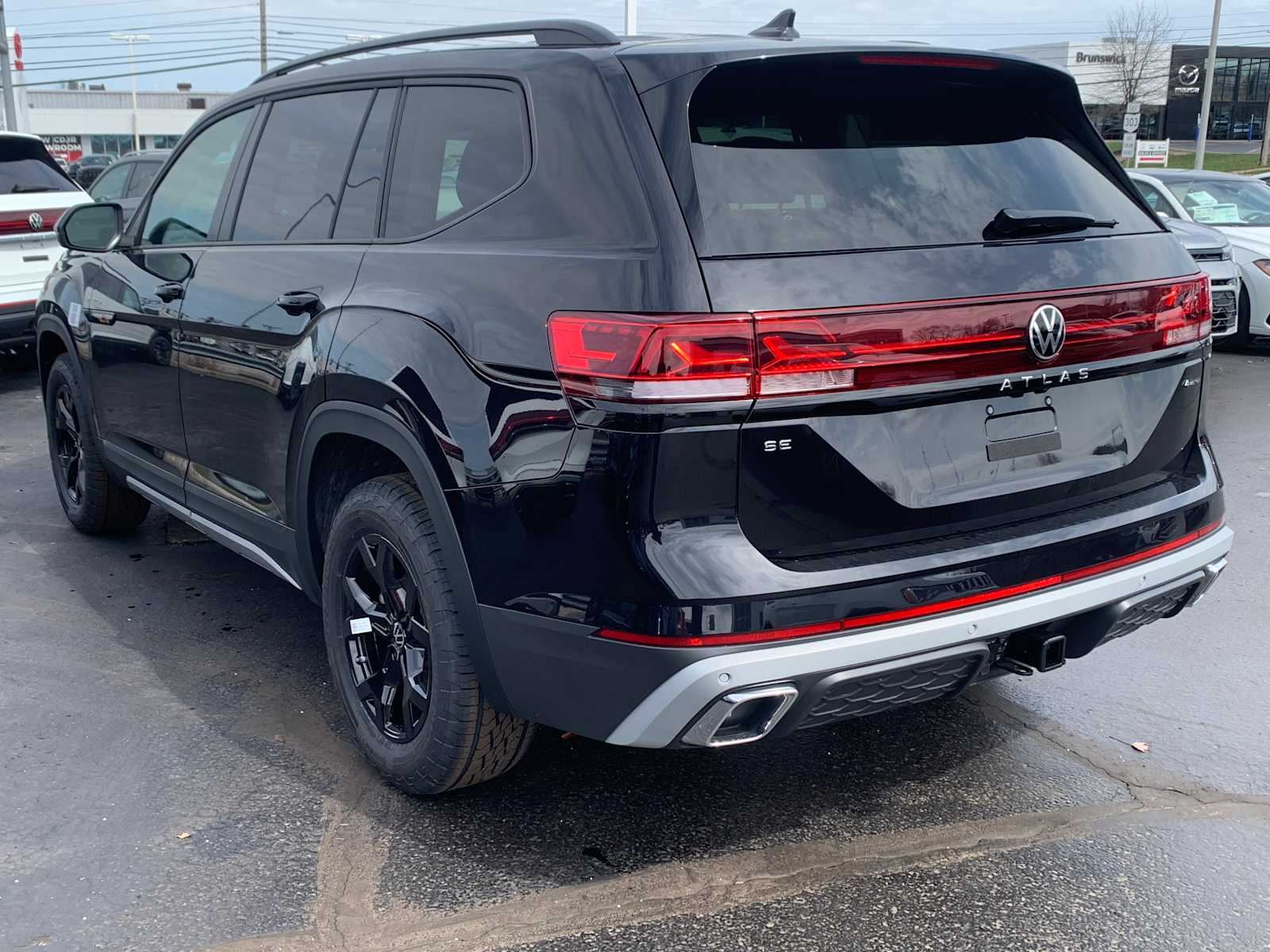 2025 Volkswagen Atlas Peak Edition SE photo 3
