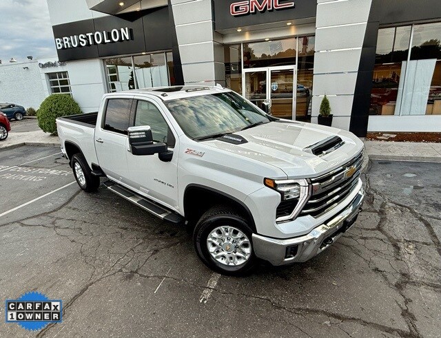 2024 Chevrolet Silverado 2500HD LTZ photo 2