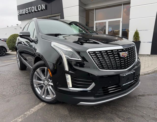 2023 Cadillac XT5 Platinum Premium Luxury photo 3