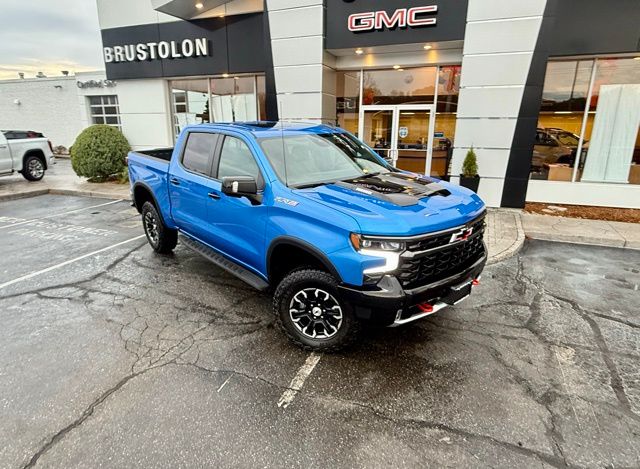 2025 Chevrolet Silverado 1500 ZR2 photo 2