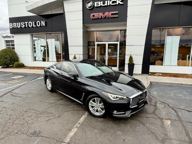 2022 Infiniti Q60 Luxe photo 2