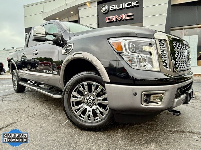 2018 Nissan Titan Platinum Reserve photo 3