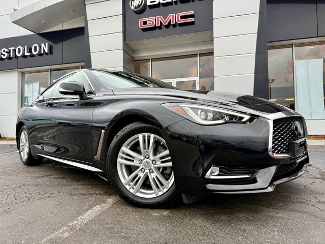 2022 Infiniti Q60 Luxe photo 3