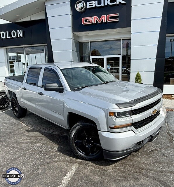 2018 Chevrolet Silverado 1500 Custom photo 2