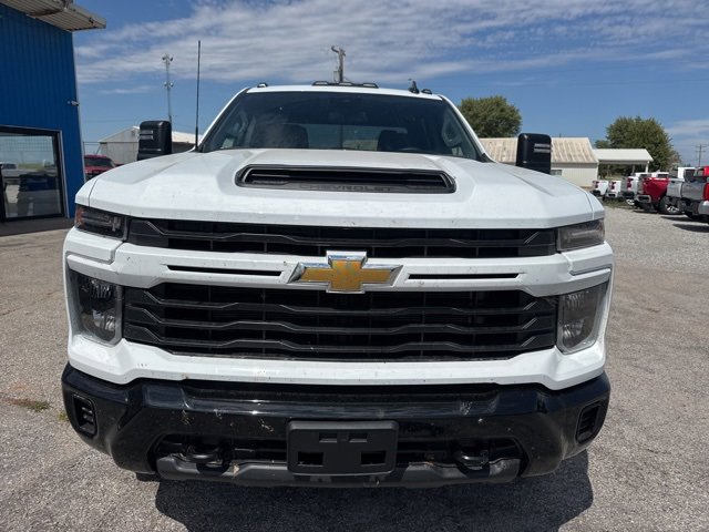 2025 Chevrolet Silverado 2500HD Custom photo 3