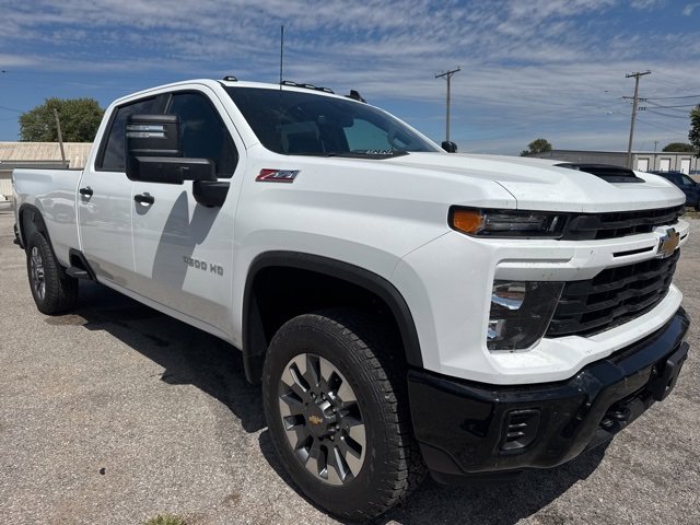 2025 Chevrolet Silverado 2500HD Custom photo 4