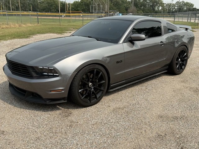 2012 Ford Mustang GT Premium photo 2