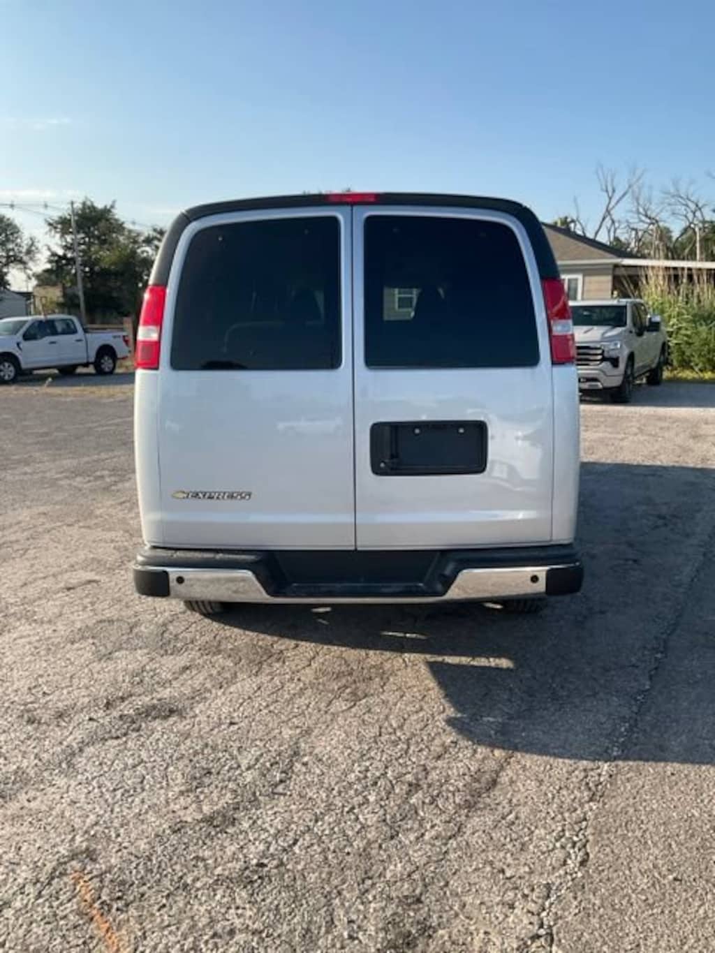 New 2026 Chevrolet Express Passenger 1LT Van