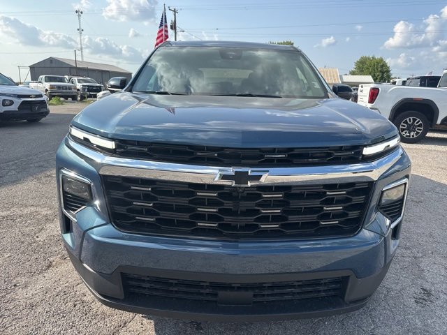 2025 Chevrolet Traverse photo 2
