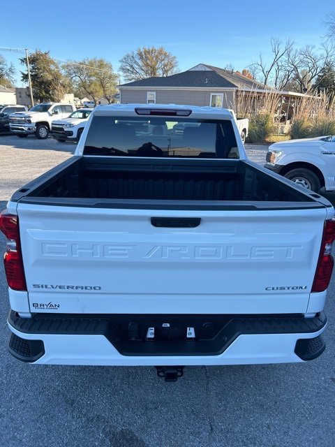 2025 Chevrolet Silverado 1500 Custom photo 4