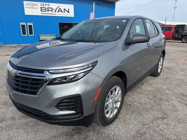 2024 Chevrolet Equinox LS photo 2