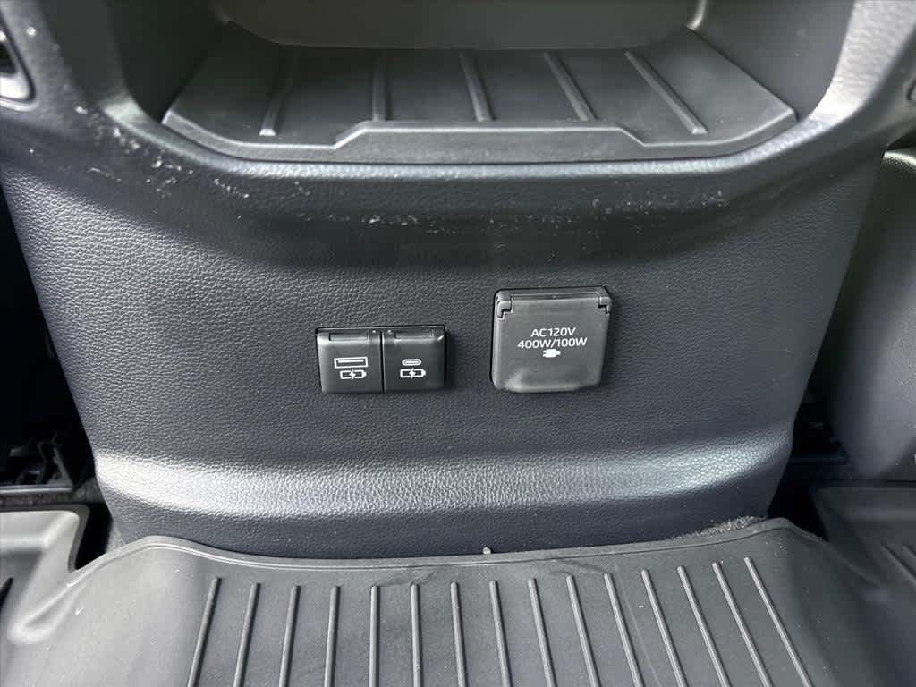 2026 Toyota Tundra Limited - Photo 9