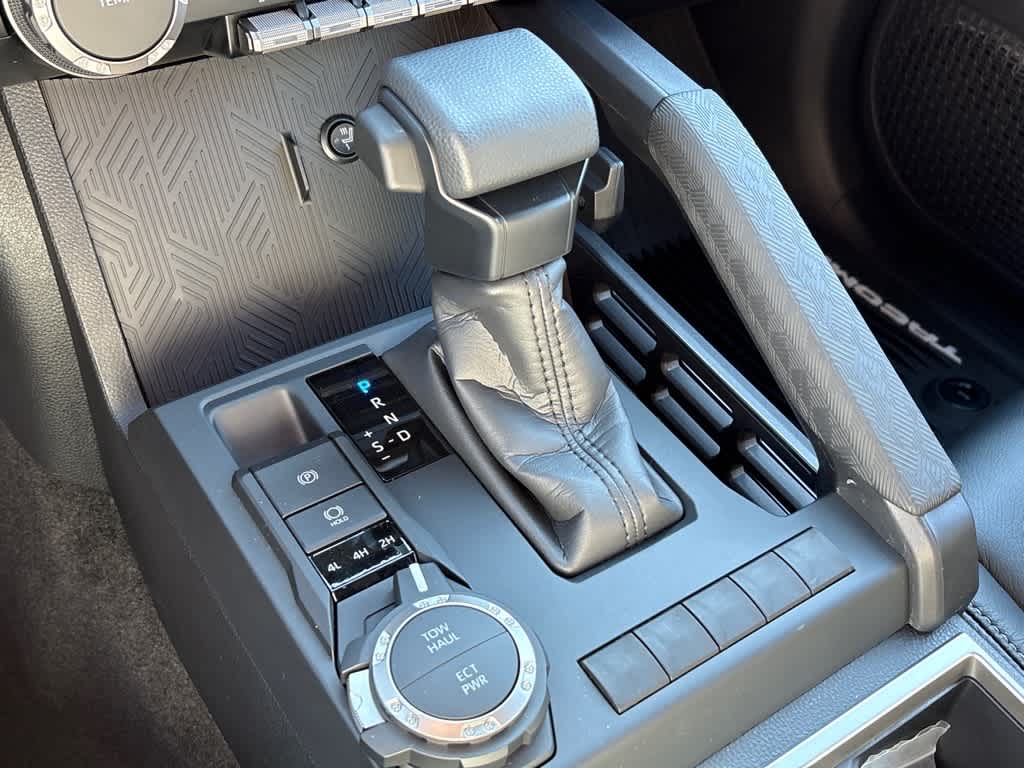 2025 Toyota Tacoma SR5 - Photo 14