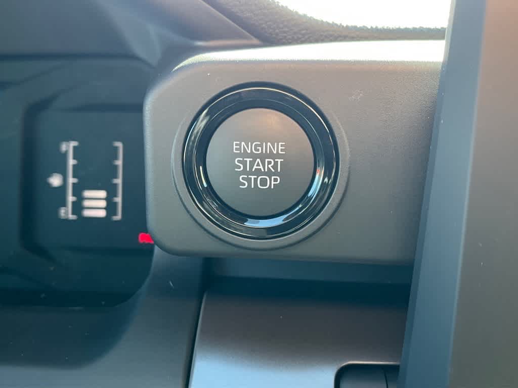 2025 Toyota Tacoma SR5 - Photo 15