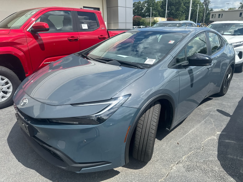 Used 2024 Toyota Prius LE (SE)