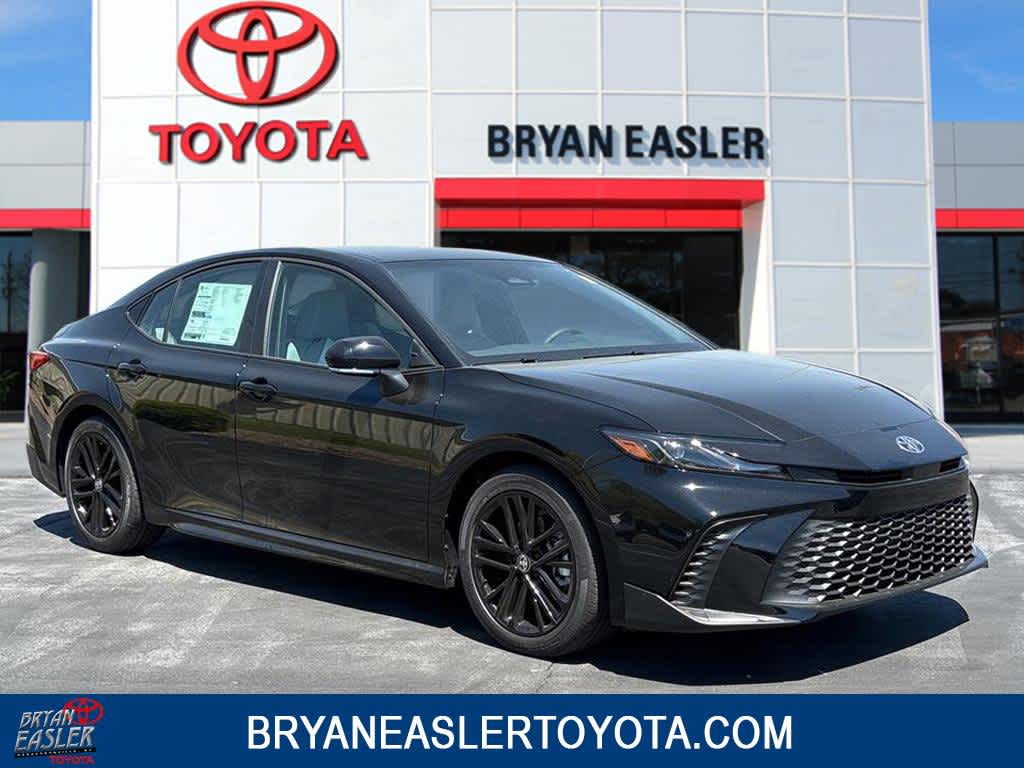 2026 Toyota Camry SE Hybrid's photo