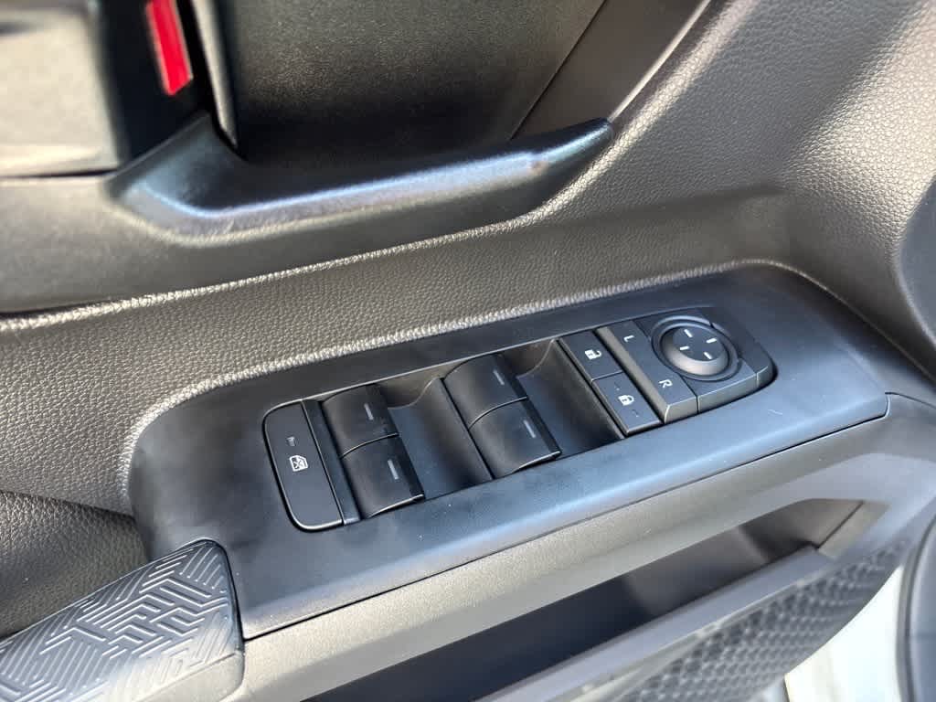 2025 Toyota Tacoma SR5 - Photo 20